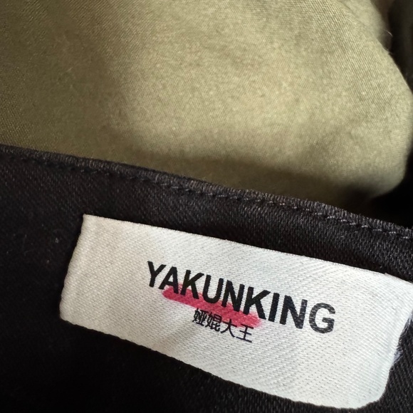 Unique Shorts With Garter Style Pockets - Picture 2 of 5